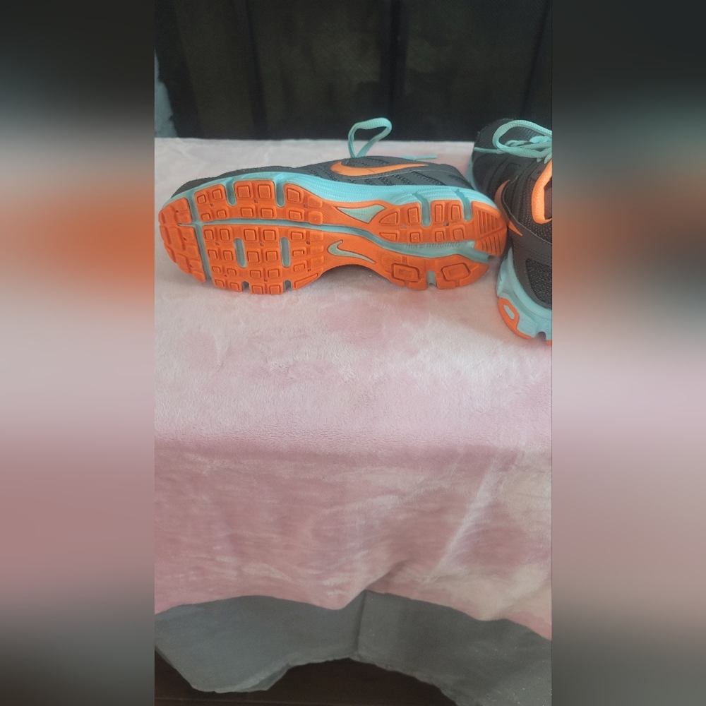 Nike Kids' Gray and Orange Sneakers - Picture 6 of 8